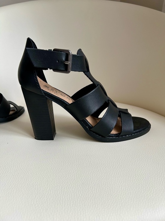 Report Shoes - Report Black Strappy Block Heel Sandal